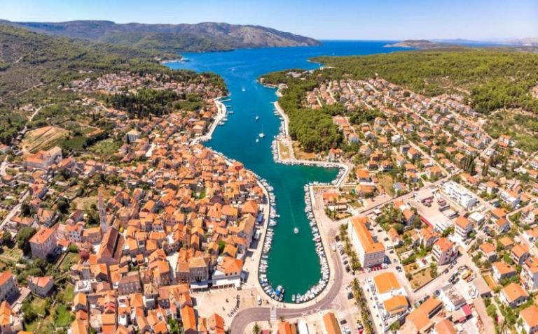 Vizesiz Cennet Karadağ Seyahat Rehberi Karadağ'a nasıl gidilir ? Karadağ Gezilecek Yerler Karadağ'ın başlıca doğal güzellikleri Karadağ'ın en turistik bölgeleri ve görülmesi gereken yerler